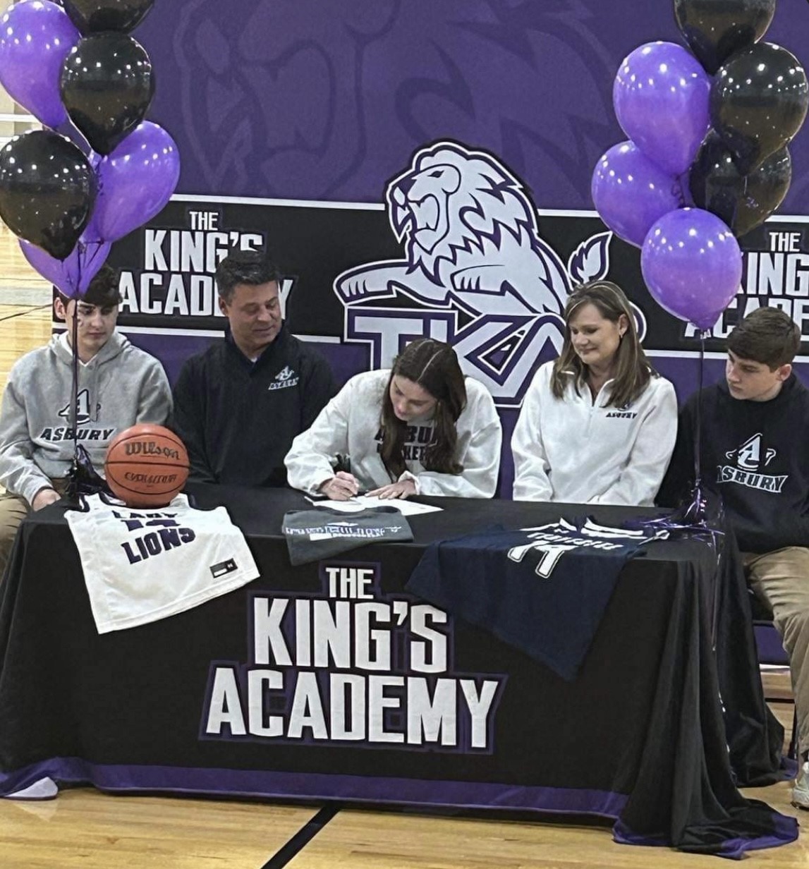 Tucker signs with Asbury